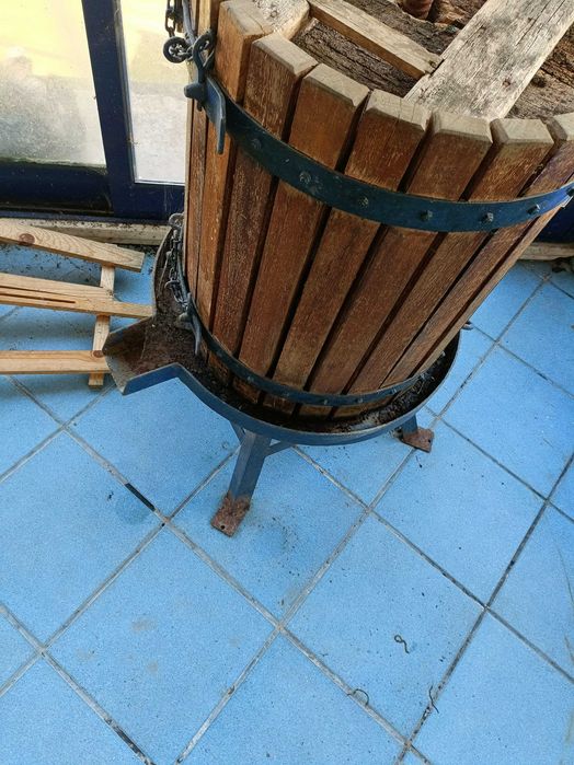 Prensa de vinho antiga