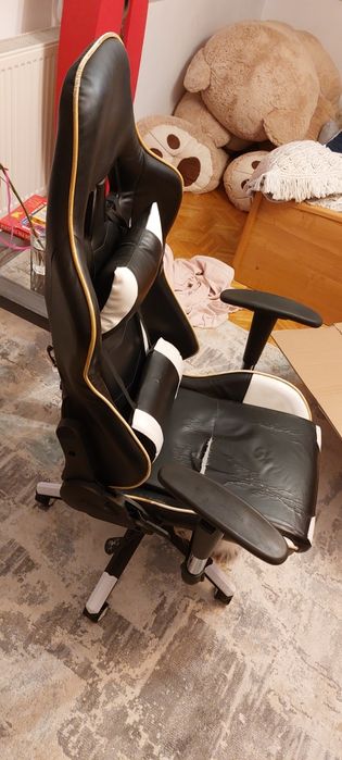 Fotel gamingowy używany sprawny