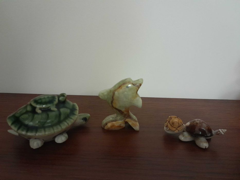 Сувениры разные (черепашки, дельфин)