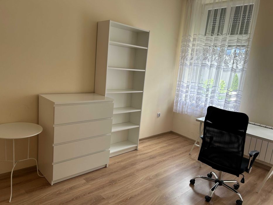 wynajmę osobie studiującej  duży pokój w centrum Zabrza