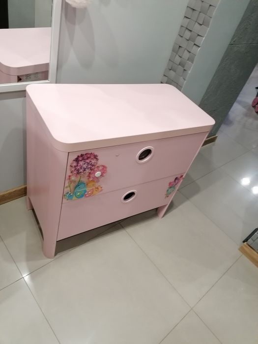 Szafa i komoda do pokoju dziecięcego