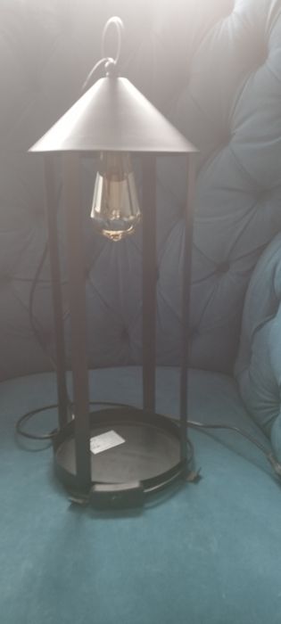 Lampka na szafke