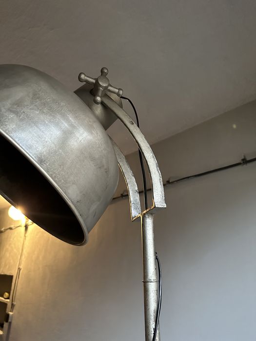 Lampa podlogowa na kolkach loft