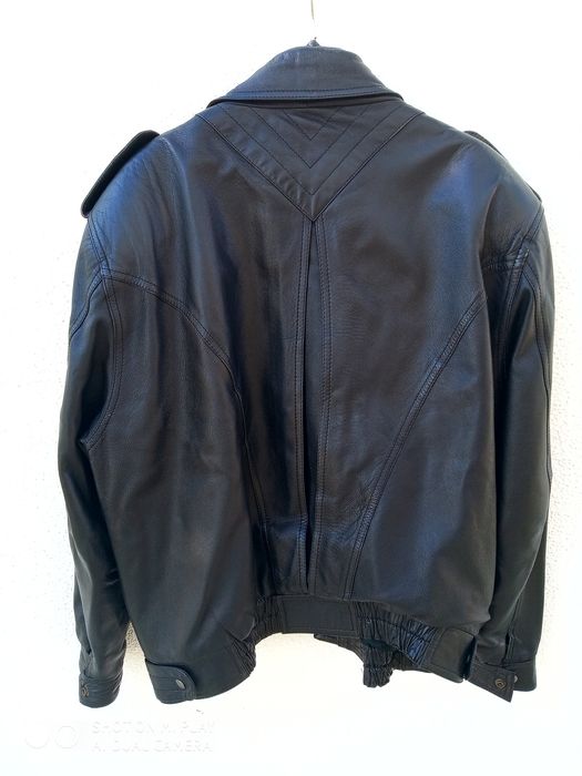 Vendo blusão de homem em pele