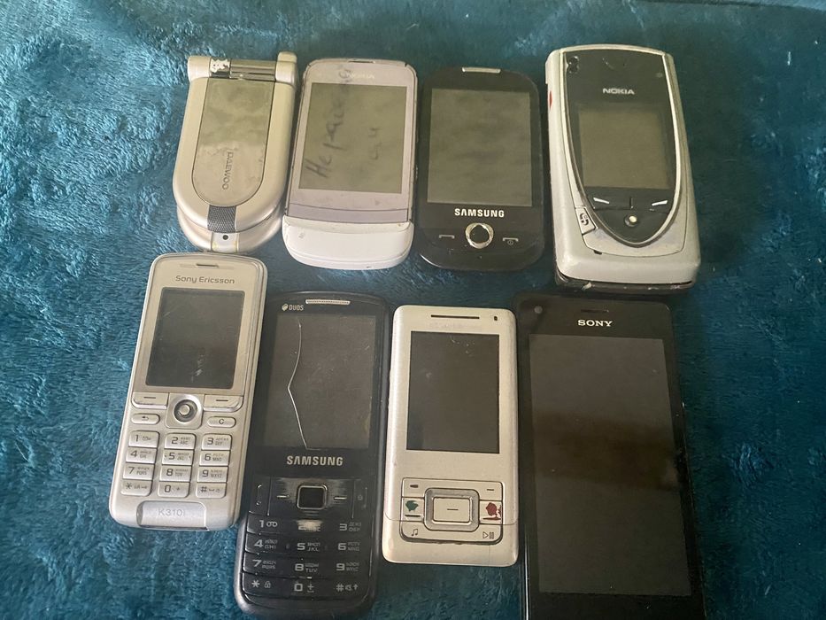 Лот телефонів на запчастини