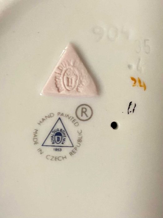 Menina a rezar - Royal Dux - BOHEMIA