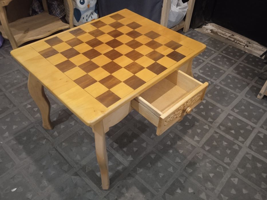 Журнальный столик