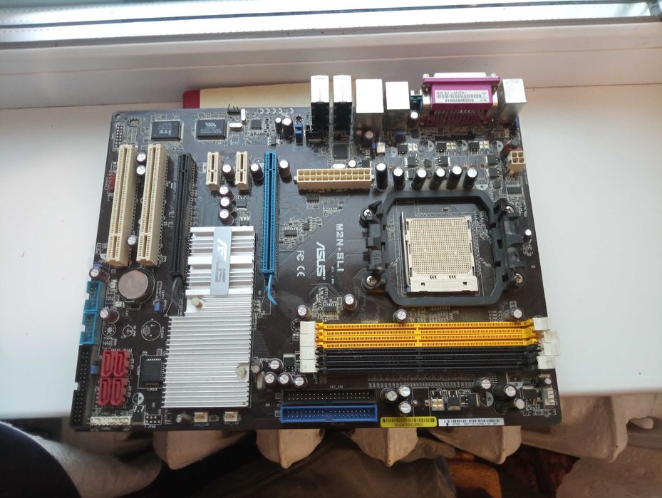 материнская плата Asus M2N-SLI.