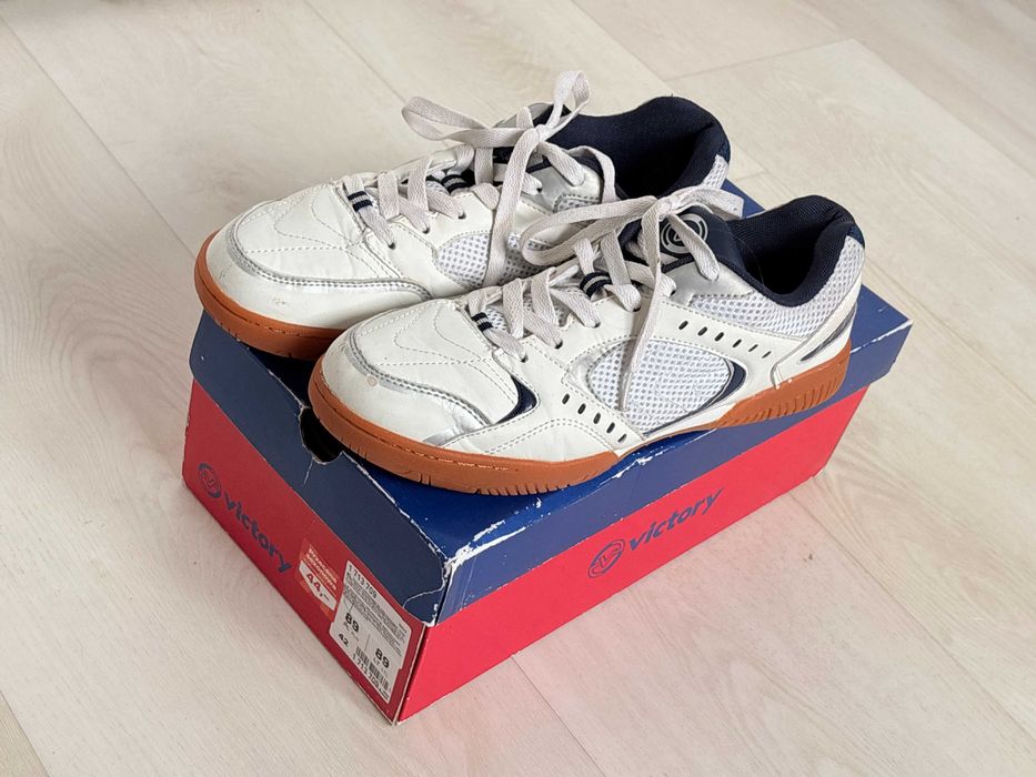 Buty sportowe na halę/WF Victory 42 niebrudząca podeszwa gumowa