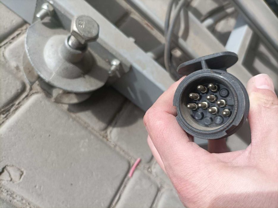 Кріплення для 4 велосипедів на фаркоп Menabo Race 4