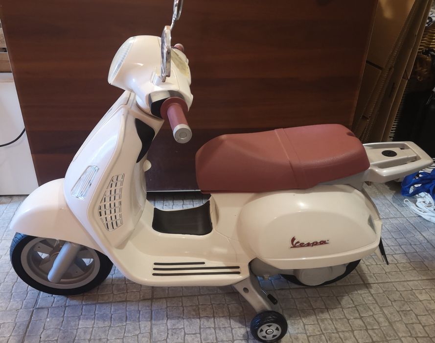 Mota eléctrica peg Perego Vespa