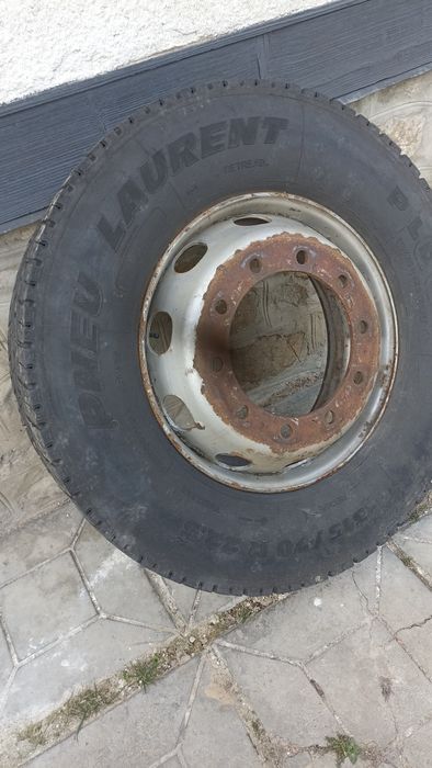 Шини вантажні ведучі і рульові 16с і 17.5 19.5 і 22.5