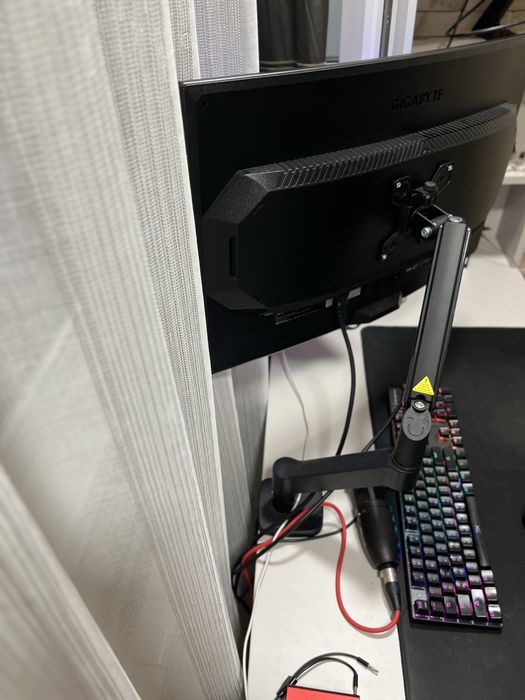 Монитор 180 hz с кронштейном