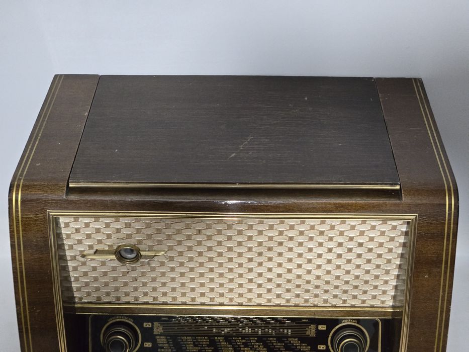 Rádio antigo com gira discos reparado Loewe-Opta