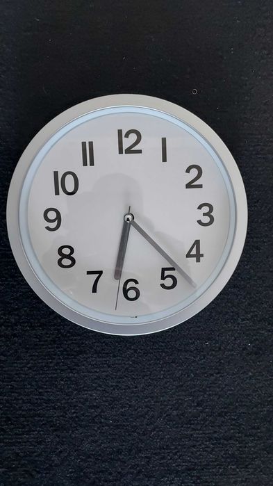 Vende relógio de parede como novo