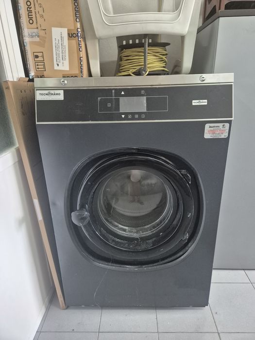 Máquina de secar roupa profissional