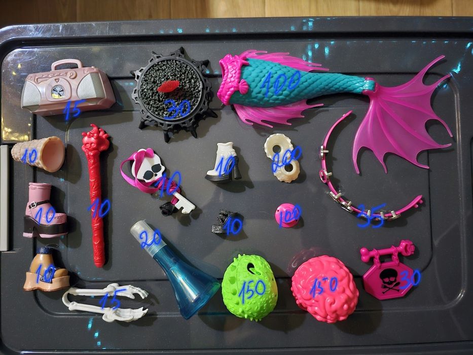 аксесуари та взуття monster high, barbie, bratz