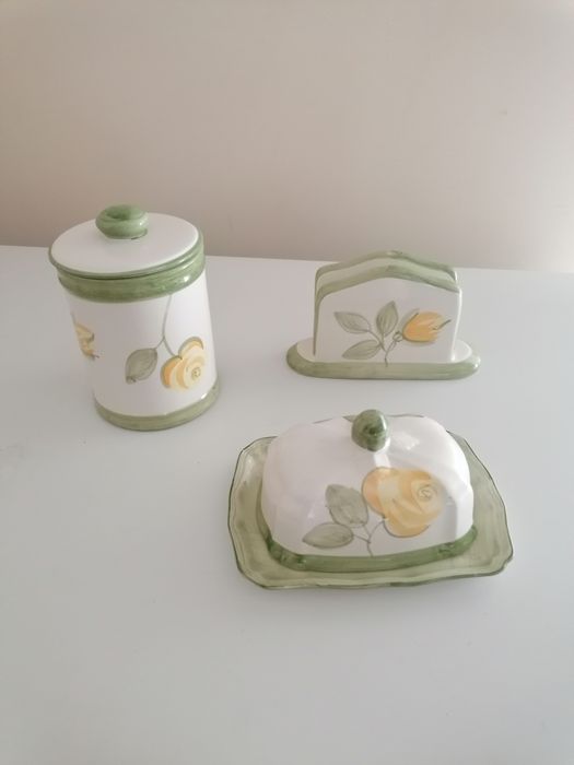 Artigos de cozinha em porcelana pintados. , desde