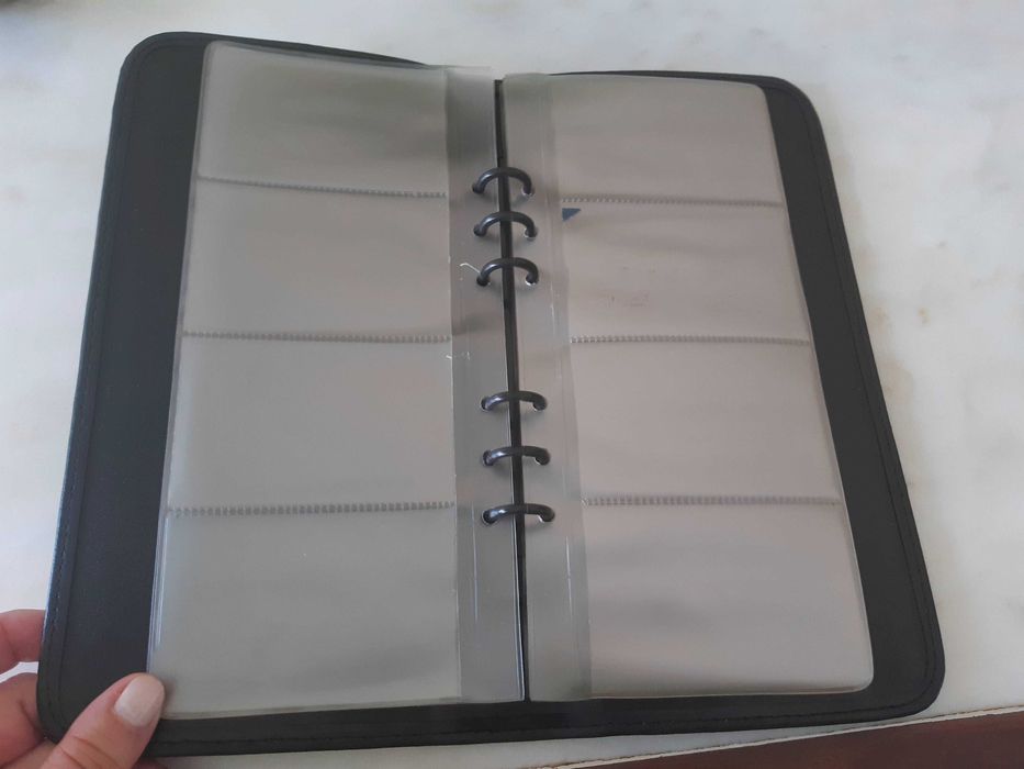 Porta cartões para maximo de 80 cartões, como novo