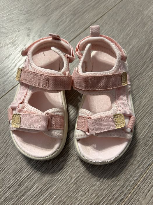 Босоніжки на дівчинку 22 розмір