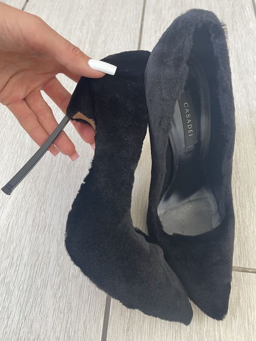 Туфлі Casadei, хутряні.  Розмір 37,5.
