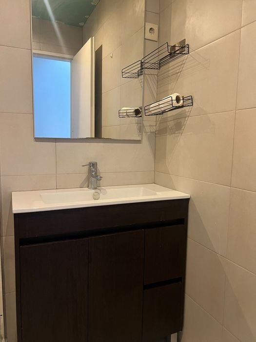 Vendo móvel de casa de banho, sanita e base de duche