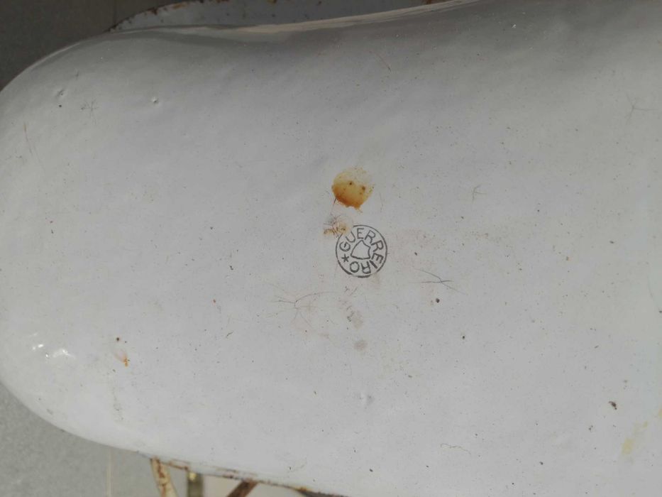 Bidé Antigo em Esmalte com Base de Ferro