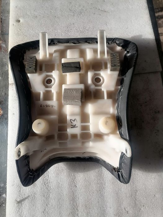 Suzuki SV сидіння водія.