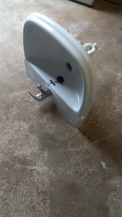 Lavatório e bidé e resguardo