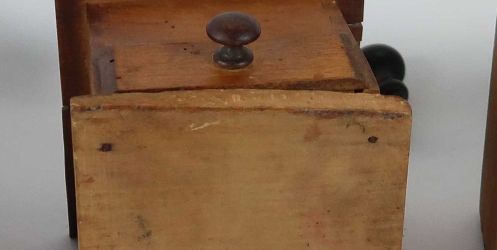 3 Moinhos de café muito antigos