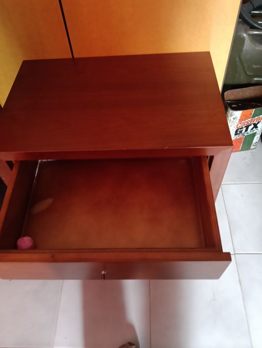 Mesinha de cabeceira