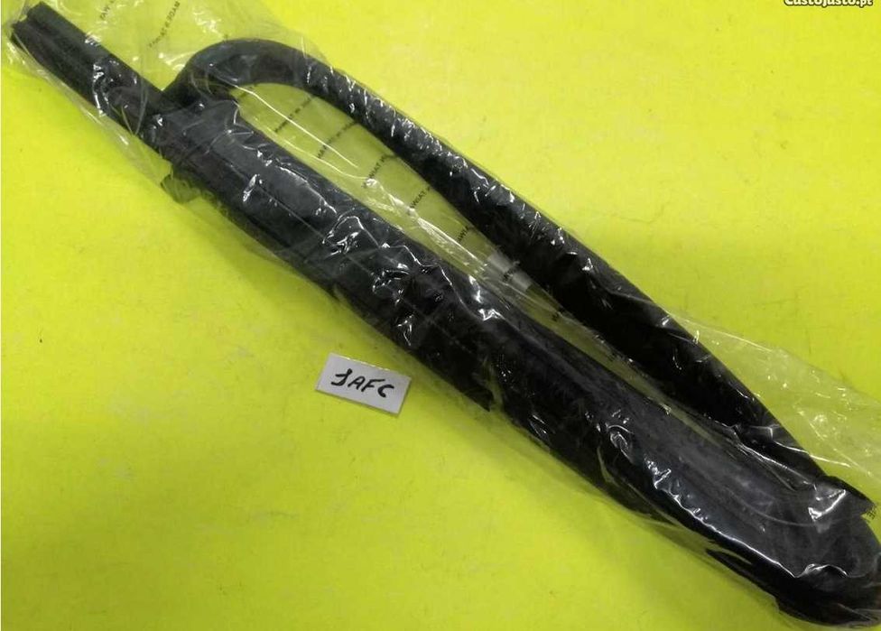 Calha do aro vidro porta frente Nissan Navara D40 80330-EB700 80331-EB700
