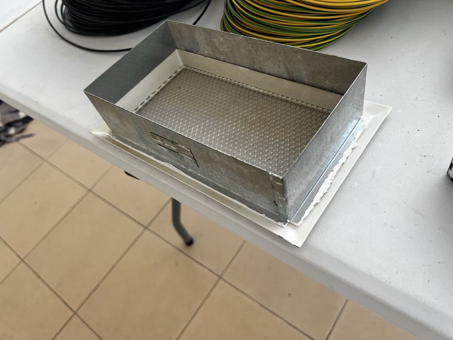 Grelha de ventilação metálica retangular – 26,5 x 16 cm