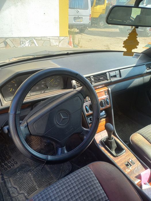Mercedes 2500. 124T Rio de Mouro • OLX.pt