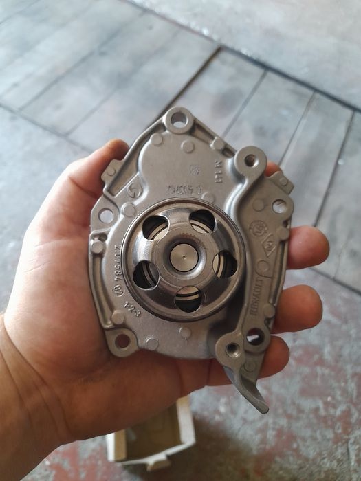 Помпа водяная .Виваро-трафик 1.9