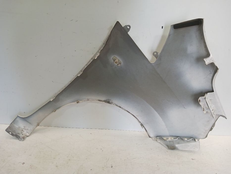 Guarda-lamas esquerdo NISSAN NV200 Furgão/Combi (M20)