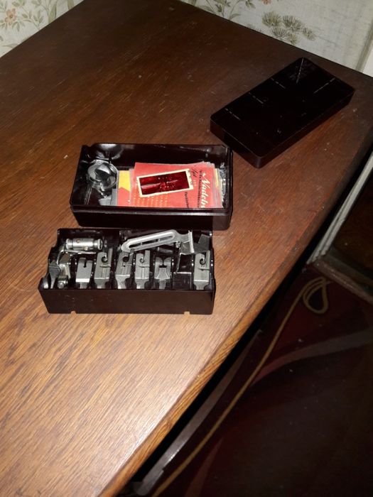 Продам универсальную швейную машинку ALTENBURG (Германия) 1956 год.