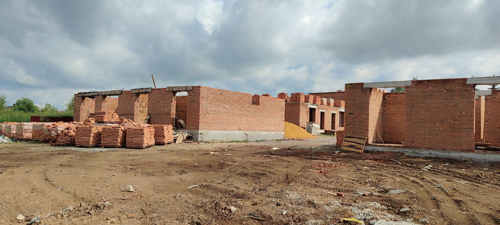 Продаж таунхауса без комісії! В місті біля озера на етапі будівництва