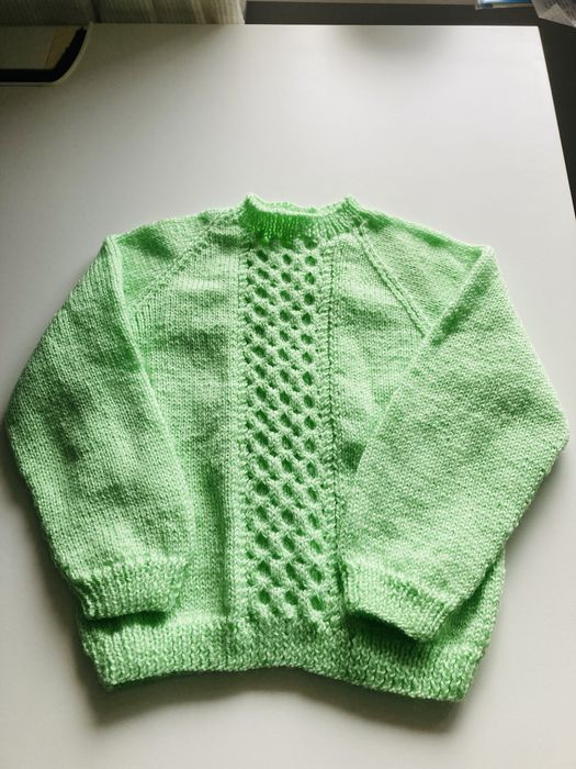 Sweterek dziewczęcy zielony ręcznie robiony