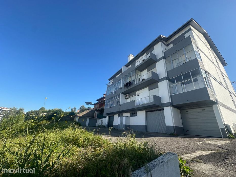 Vendo Garagem/Armazém Junto ao seminario em Leiria