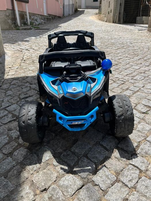 Carro infantil elétrico