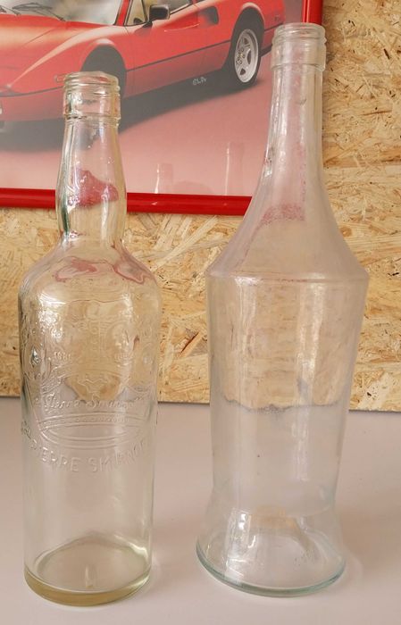 Garrafas de vidro antigas – transparentes