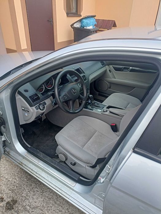 Mercedes-Benz C220