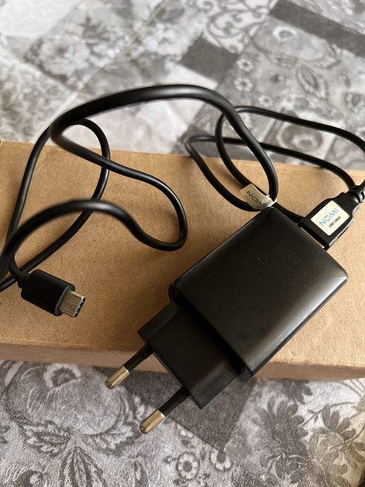 Сетевое зарядное устройство