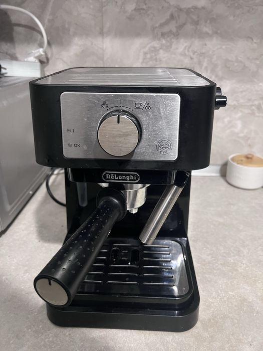 Продам кавоварку De’Longhi EC260