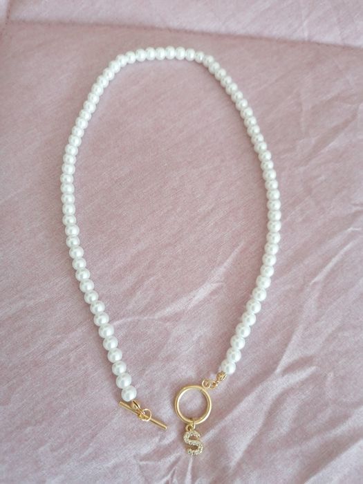 Colar pérolas com letra S