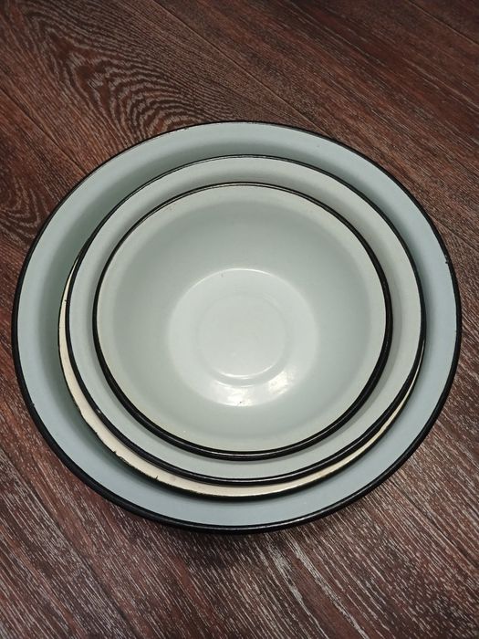 Миски кухонні, емаліровані, б/у