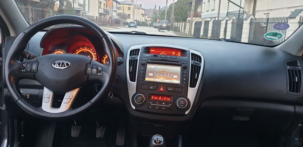 Kia Ceed 1,4 Benzyna, PDC, Nawigacja ,Tempomat , klimatronik