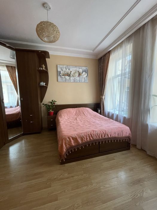 Подобово квартира Площа Ринок 12,центр міста,Оперний,жд,р,форум