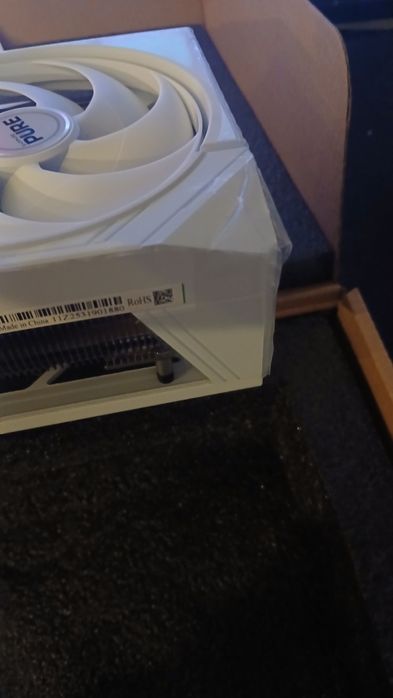 Karta graficzna amd radeon9070 16gb biała